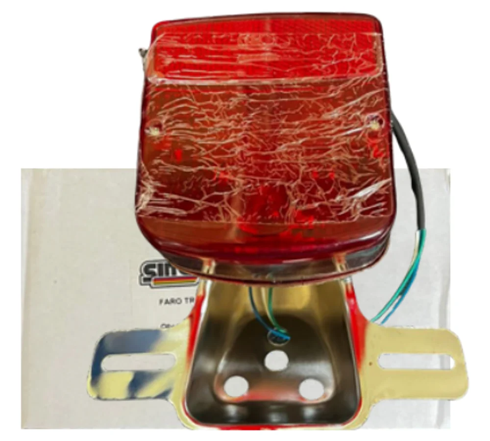 Faro trasero AX100, fotografía del catálogo suministrado