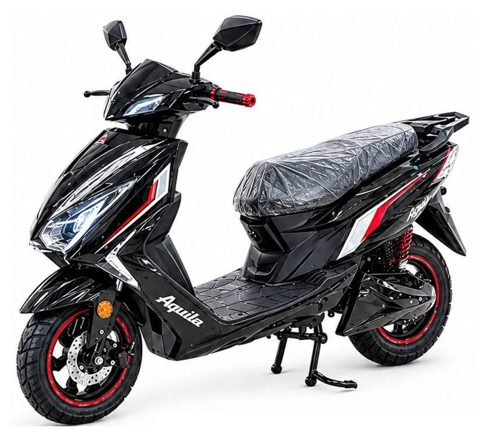 Scooter eléctrico Águila negro con detalles rojos, fotografía del anuncio suministrado